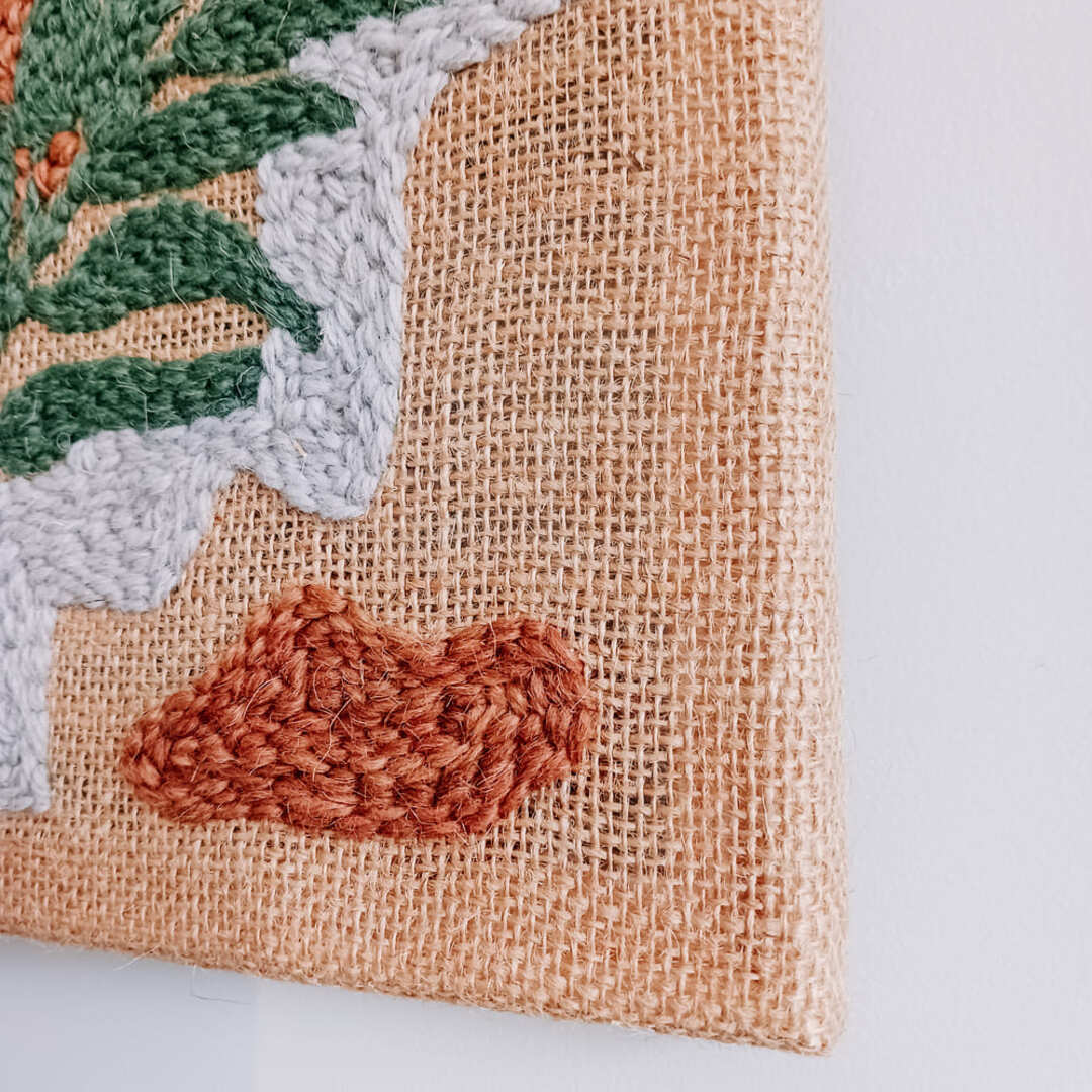 Mała dekoracja na ścianę - obrazek punch needle "Miniatura z liściem" - obrazek 6