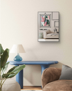 wizualizacja plakatu na ścianie przy brązowej kanapie i niebieskim stoliku z lampą